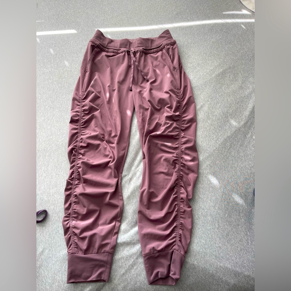 Athleta Unlined Attitude Pant size 2 (fits like a 4)